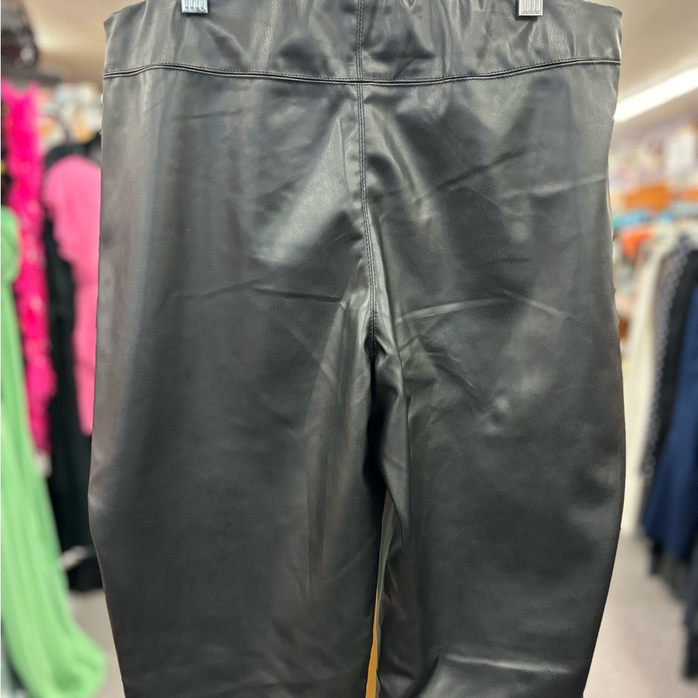 🛍️ ee:some Ladies Black Patent Leather Pants - Picture 6 of 10